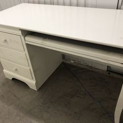 White Computer Desk With Hutch 