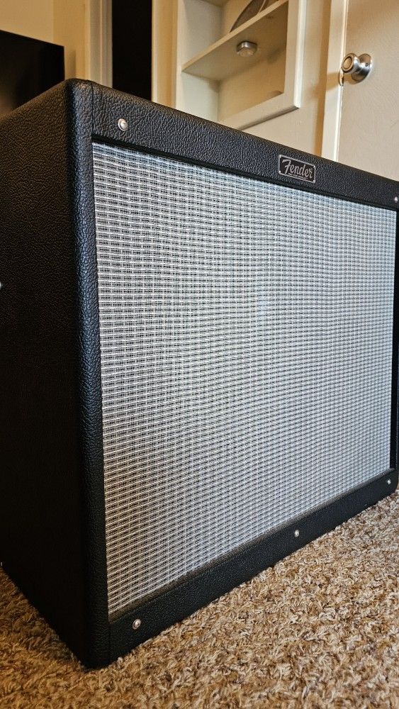 Fender Deville III Guitar Amp 2x12 Speaker. Like New.Much more bass than the 410