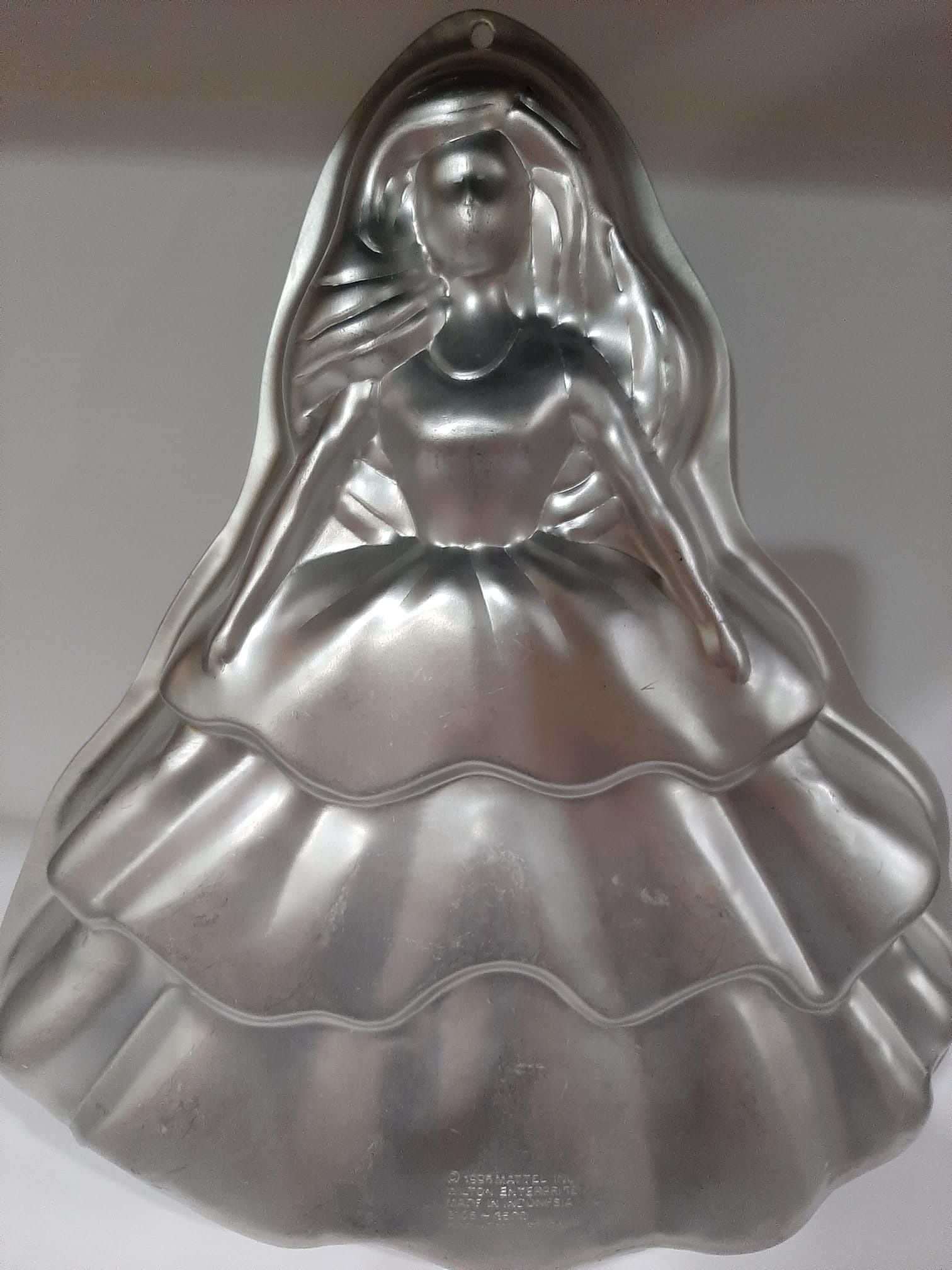 Retro 90’s Barbie Cake Pan