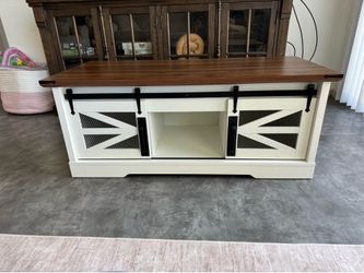 Coffee table with storage