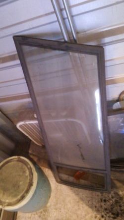 Jeep Cherokee 2 door pass rear window