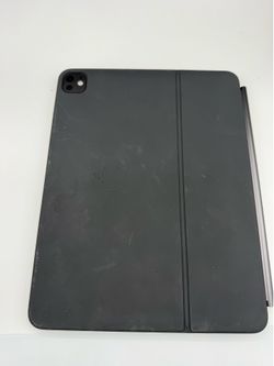 Brand new iPad Pro with WiFi+cellular and Magic Keyboard (version) 11th generation (A16 bionic chip)
