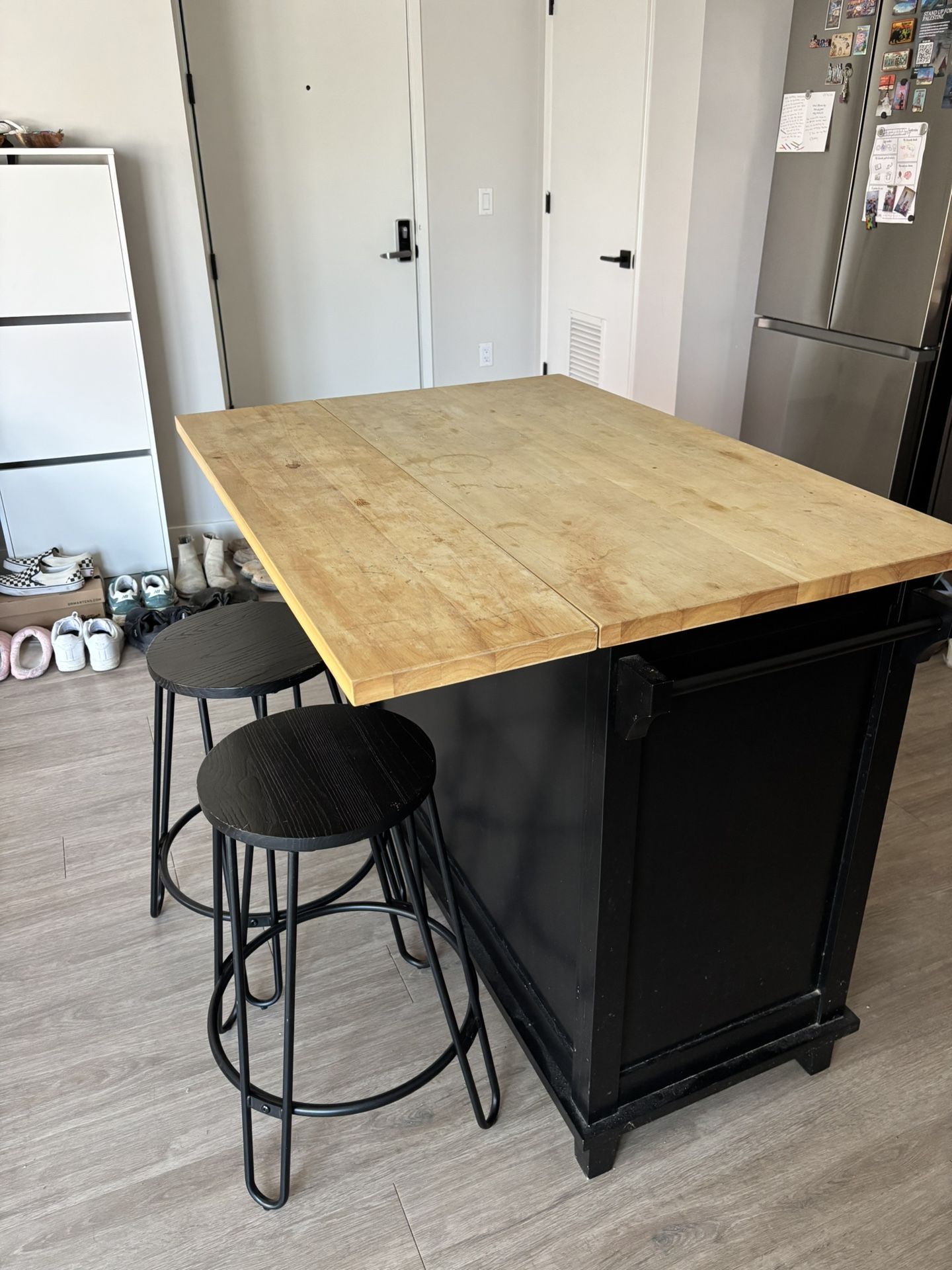 Kitchen Island with Stools