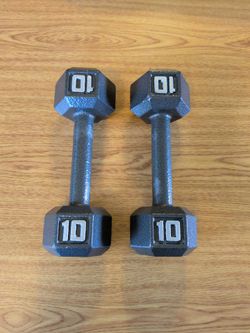 Weights 10 lbs