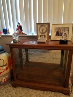 One glass shelf cabinet