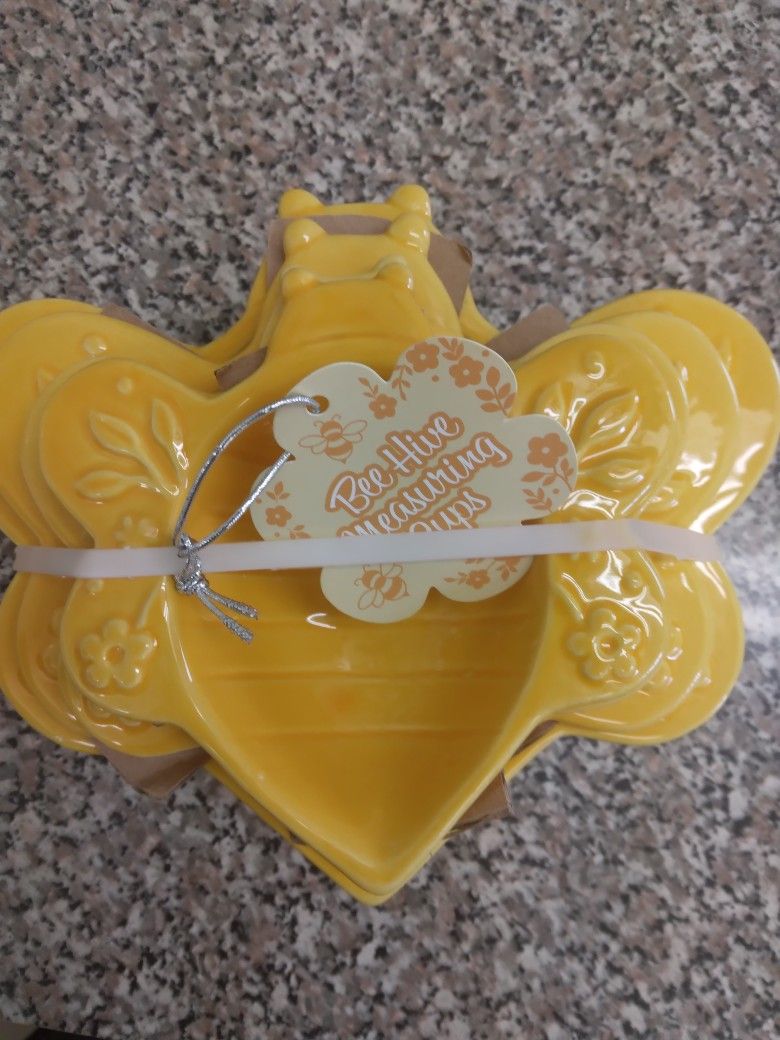 Measuring Cups ,- 10 Strawberry Street Beehive