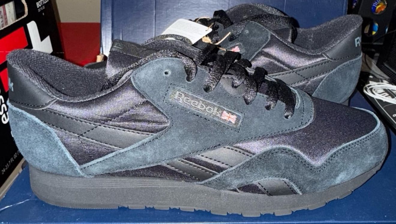 Reebok Nylon Classic Triple Black.