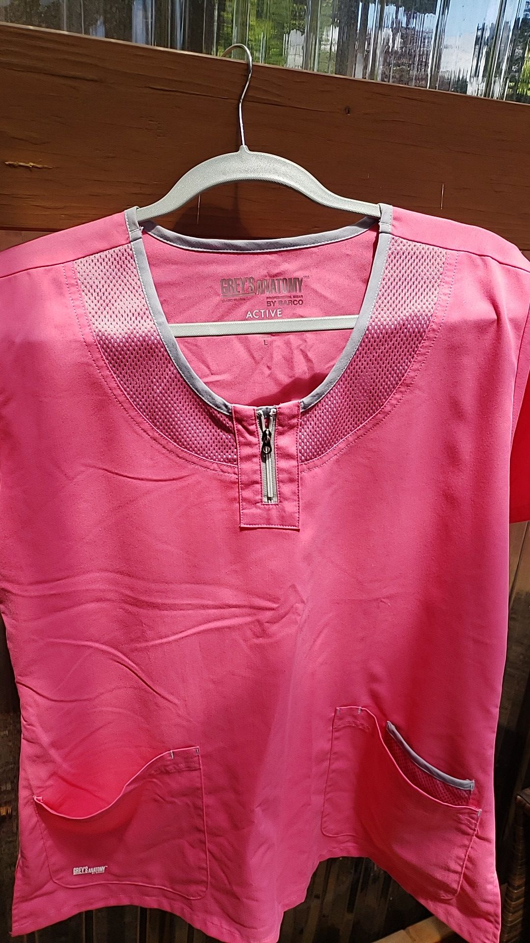 Scrub top size L (like new)