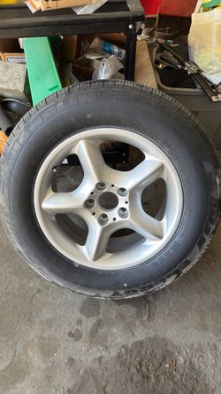 2002 BMW X5 wheel with tire