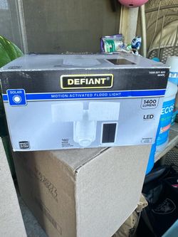 Defiant Solar Motion-Activated LED Flood Light