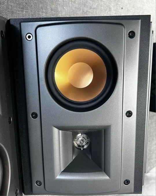 Klipsch RS-42 On-Wall Surround Speaker (Set) Bookshelf Nice Condition