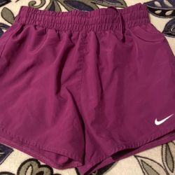 Nike Shorts Size M