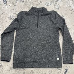 VUORI grey mens 1/2 zip pull over with pockets size X-large