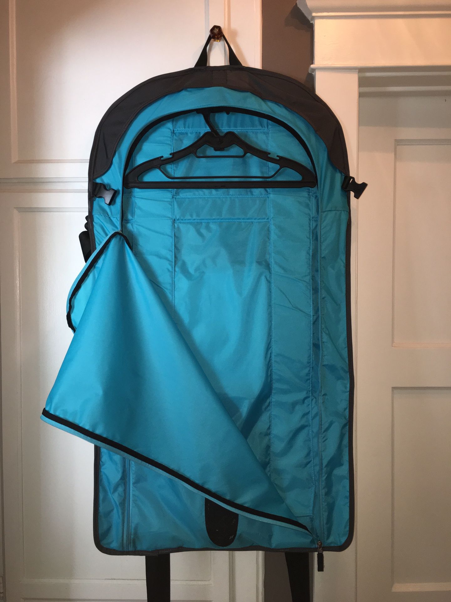Excellent suit & garment bag perfect for travel