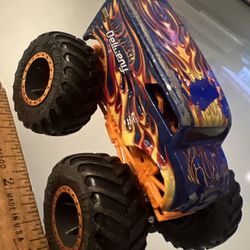 Axle Slightly Bent- Hot Wheels Monster Jam - Dairy Delivery with Flames 1:64