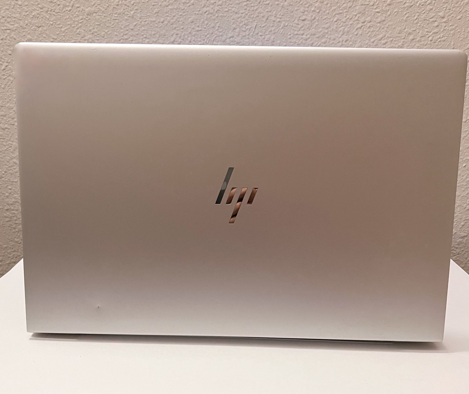 Touch Screen HP Laptop. Core I7, 16GB RAM. Microsoft Office included 