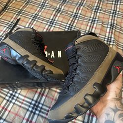 Olive 9s size 8.5