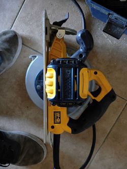 DeWalt saw for sale corded with blade