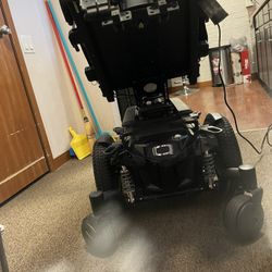 Quantum 7 Electric Motorized Wheel Chair