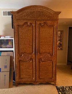 Wardrobe / Cabinet TAKING BEST OFFER