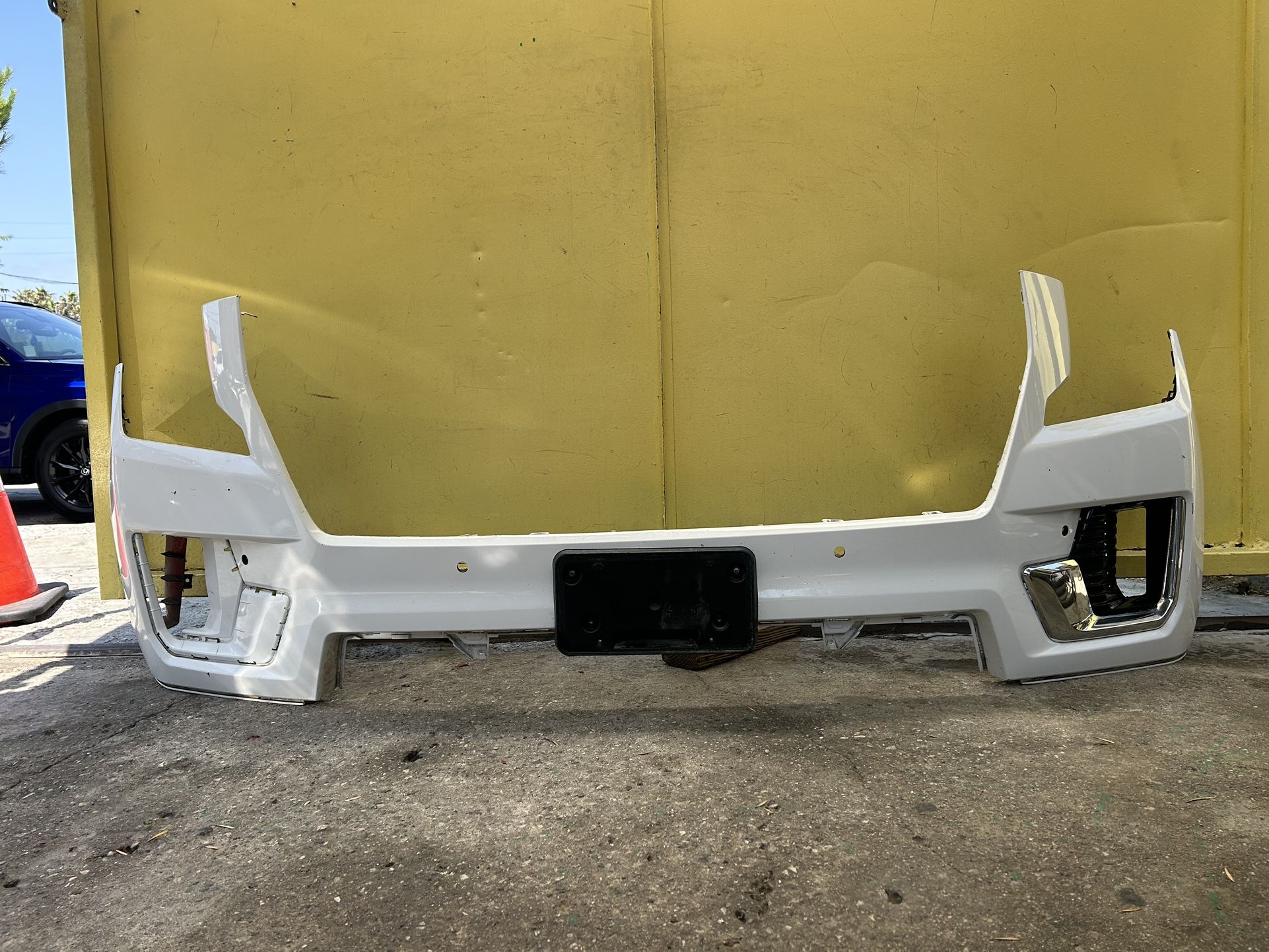 2021-2023 GMC YUKON FRONT BUMPER OEM
