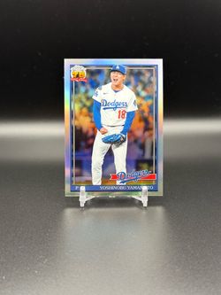 Topps Chrome Yoshinobu Yamamoto Dodgers Refractor Card