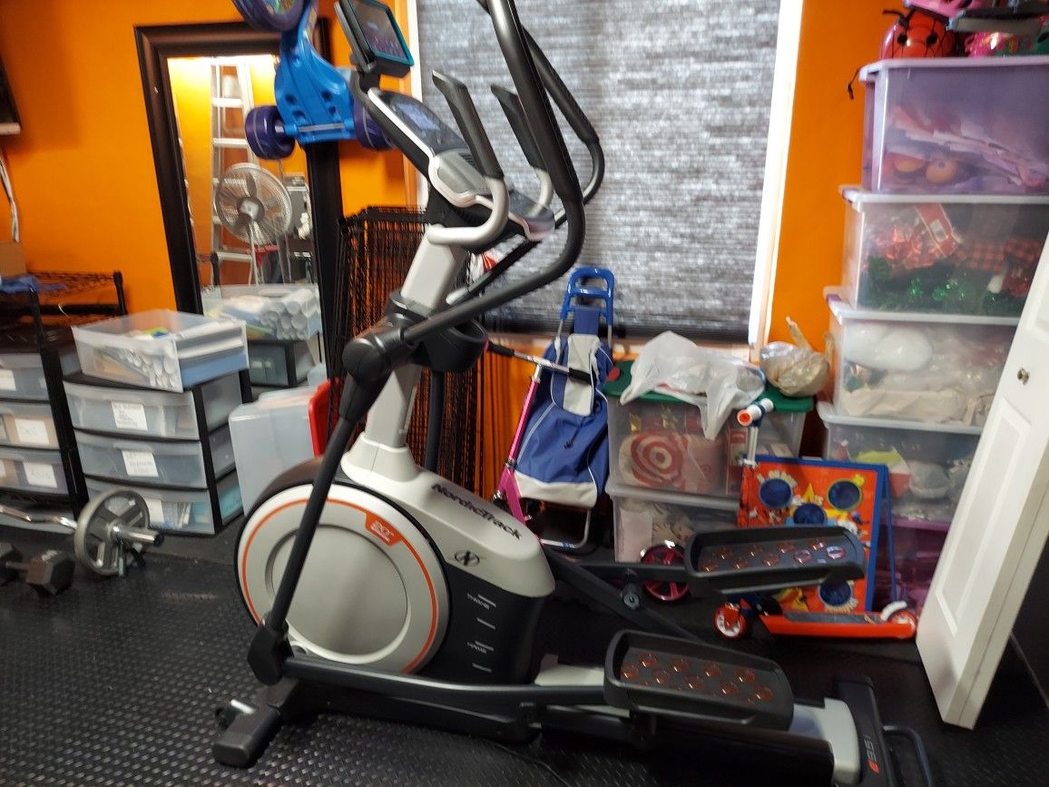 NordicTrack ELLIPTICAL Machine!! LIKE NEW!!