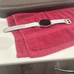 Samsung Galaxy Watch6 44mm GPS - Good Condition, White Band