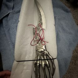 Sharp Skeleton “Hand” Blade 