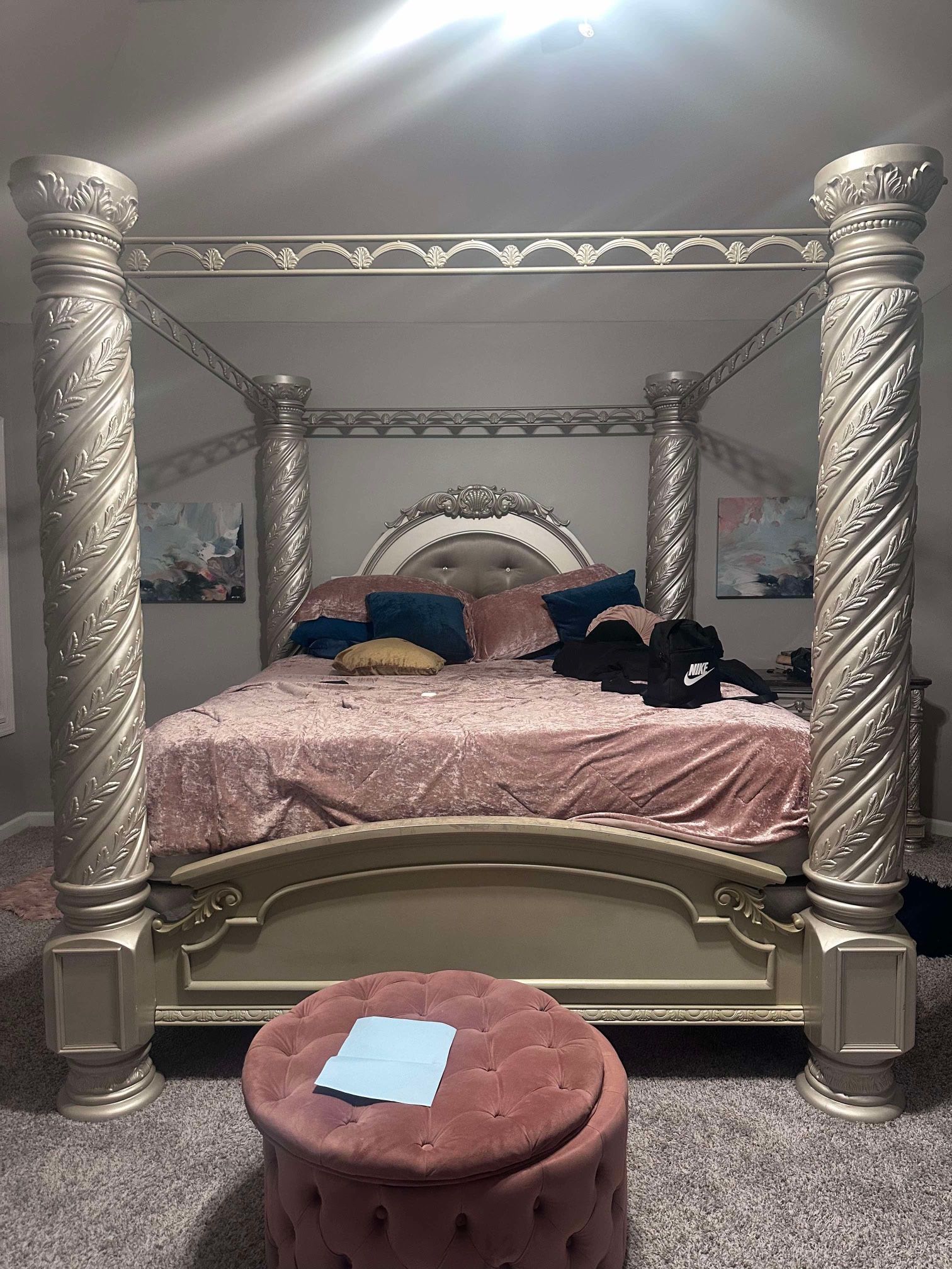 Luxurious Bedroom Suit