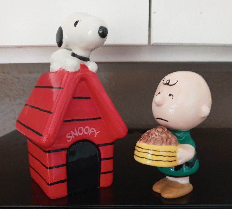 Charlie Brown Feeding Snoopy Salt & Pepper Shakers