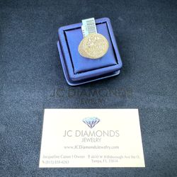 Ring Round Diamonds And Baguett Real And Gold 