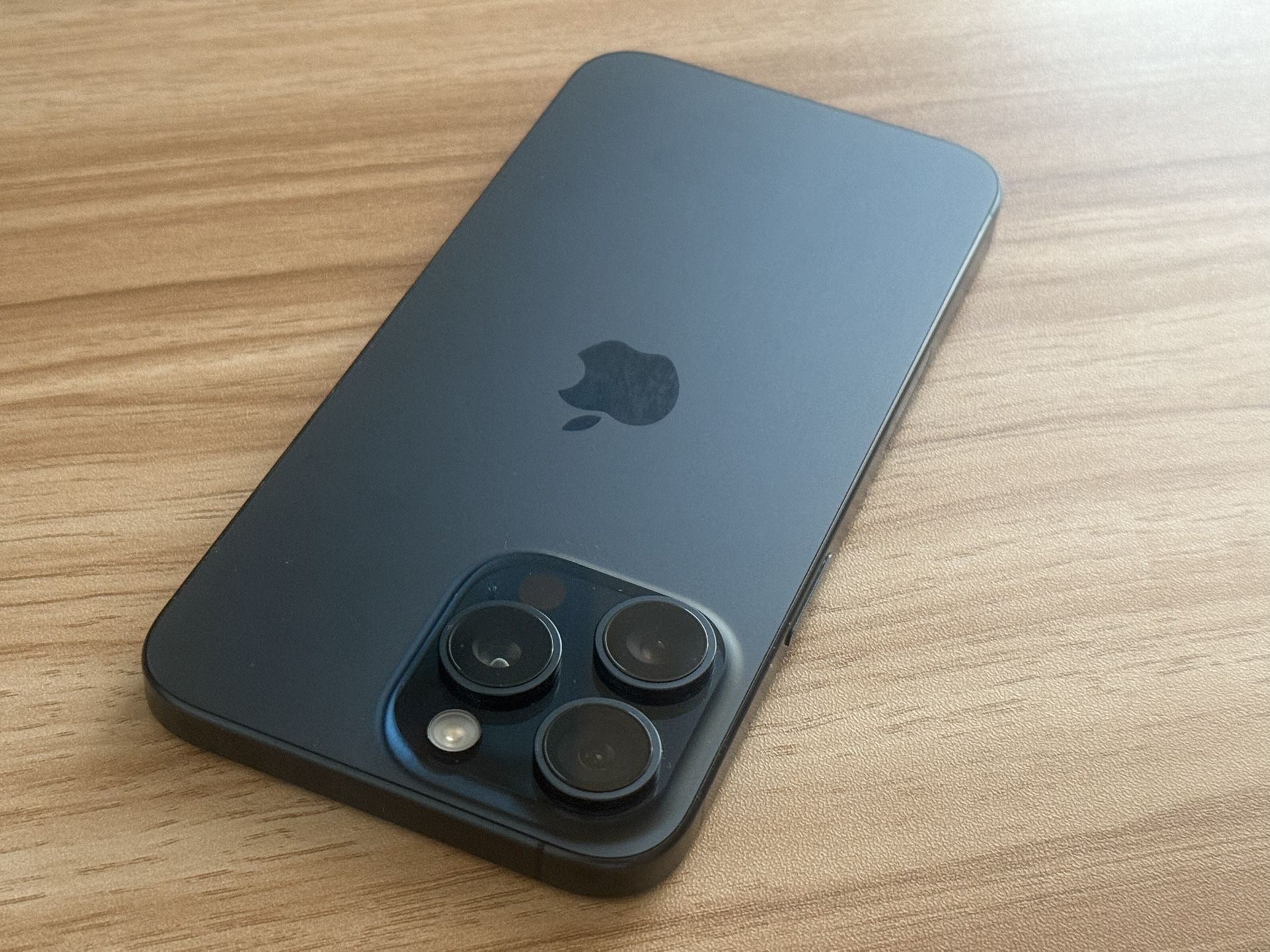 iPhone 15 Pro Max 512GB Factory Unlocked Apple Intelligence