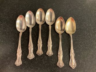 Set of 6 Wm. & Rogers  VINTAGE Grape  Silverplate Spoons