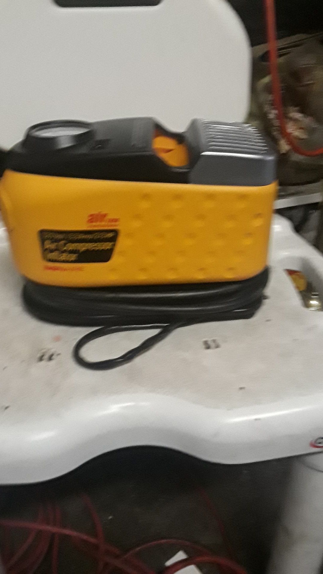 bonaire 120 volt 3.3 amp 2/3 hp air compressor inflator