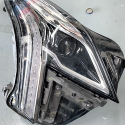2020 Cadillac Xt5 Right Headlight OEM 