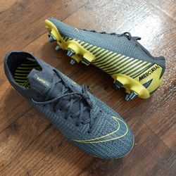 Nike Mercurial Vapor 12 Elite Men's Soccer Size 8 NEW IN BOX for Sale in  Boynton Beach, FL - OfferUp