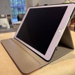 iPad 8th Gen | like-new!