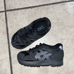 Sz 7k ASICS Gel Lyte V Triple Black