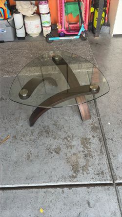 Nice Coffee Table Glass On Top Of Wooden Legs Asking $45
