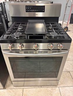 Samsung Stainless Steel Gas Range with Griddle