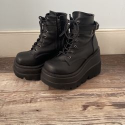 DEMONIA Shaker-52 Ankle Boots