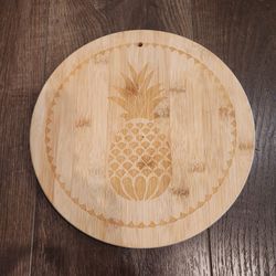 Round Pineapple Multi-Use Bamboo Board, Sustainable, natural bamboo wood,12" D , good condition