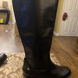 Women’s Tall Leather Boots With Back Zipper