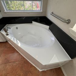 Bathtub And Tile Refinishing 