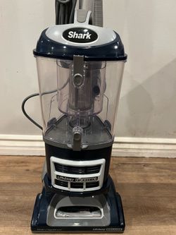 Shark Navigator Lift-Away Deluxe Upright Vacuum