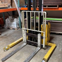 Yale Lift truck model MSW025LFN24TV083
