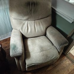 Comfortable Manual Recliner Chair – Works Great, Priced to Go