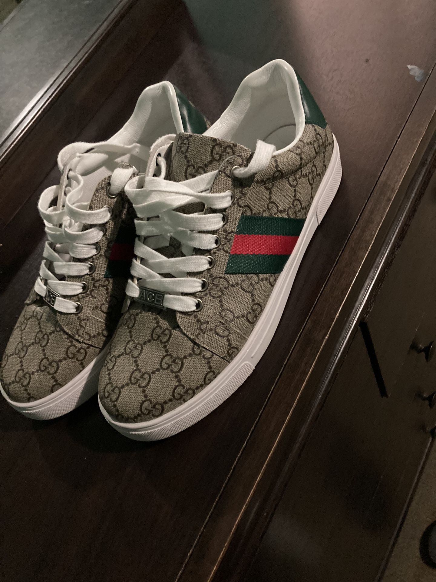 Gucci Shoes Size 10