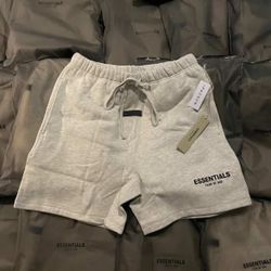 Light oat / light grey essential shorts